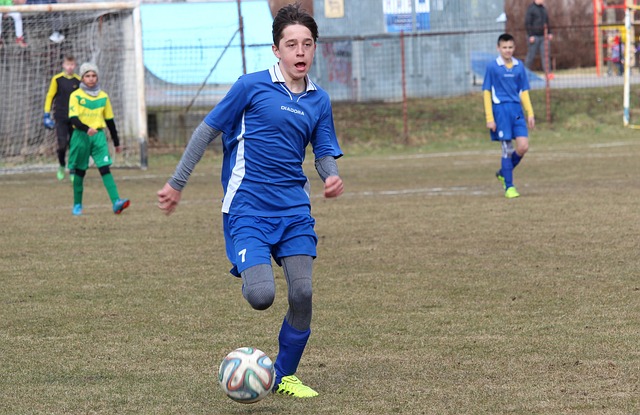 聚焦双红会：曼联2：2打平利物浦，力助阿森纳成为积分榜首名.